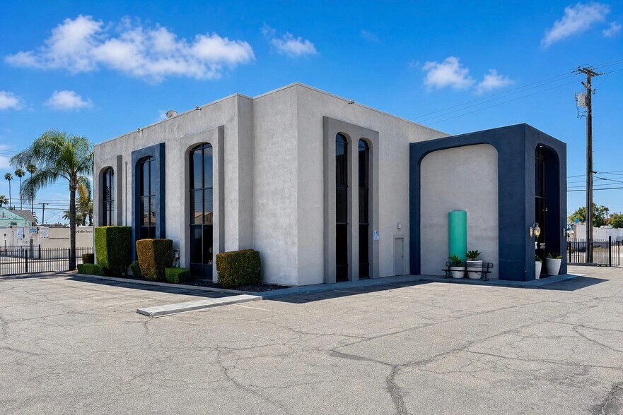 909 N D St, San Bernardino, CA à vendre - Photo du bâtiment - Image 3 de 50