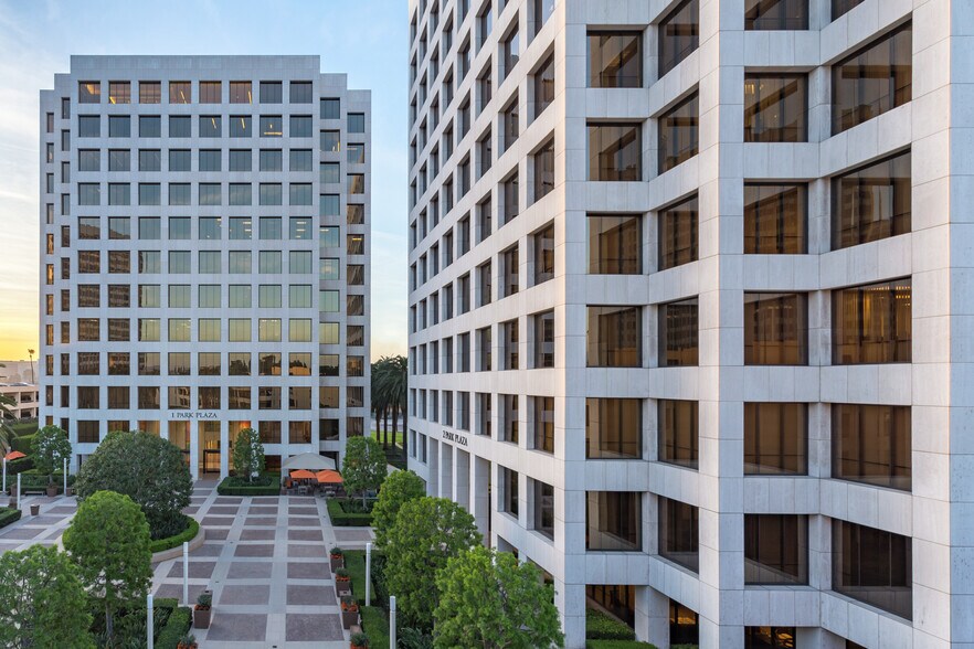 1 Park Plaza, Irvine, CA à louer - Photo du bâtiment - Image 1 de 10