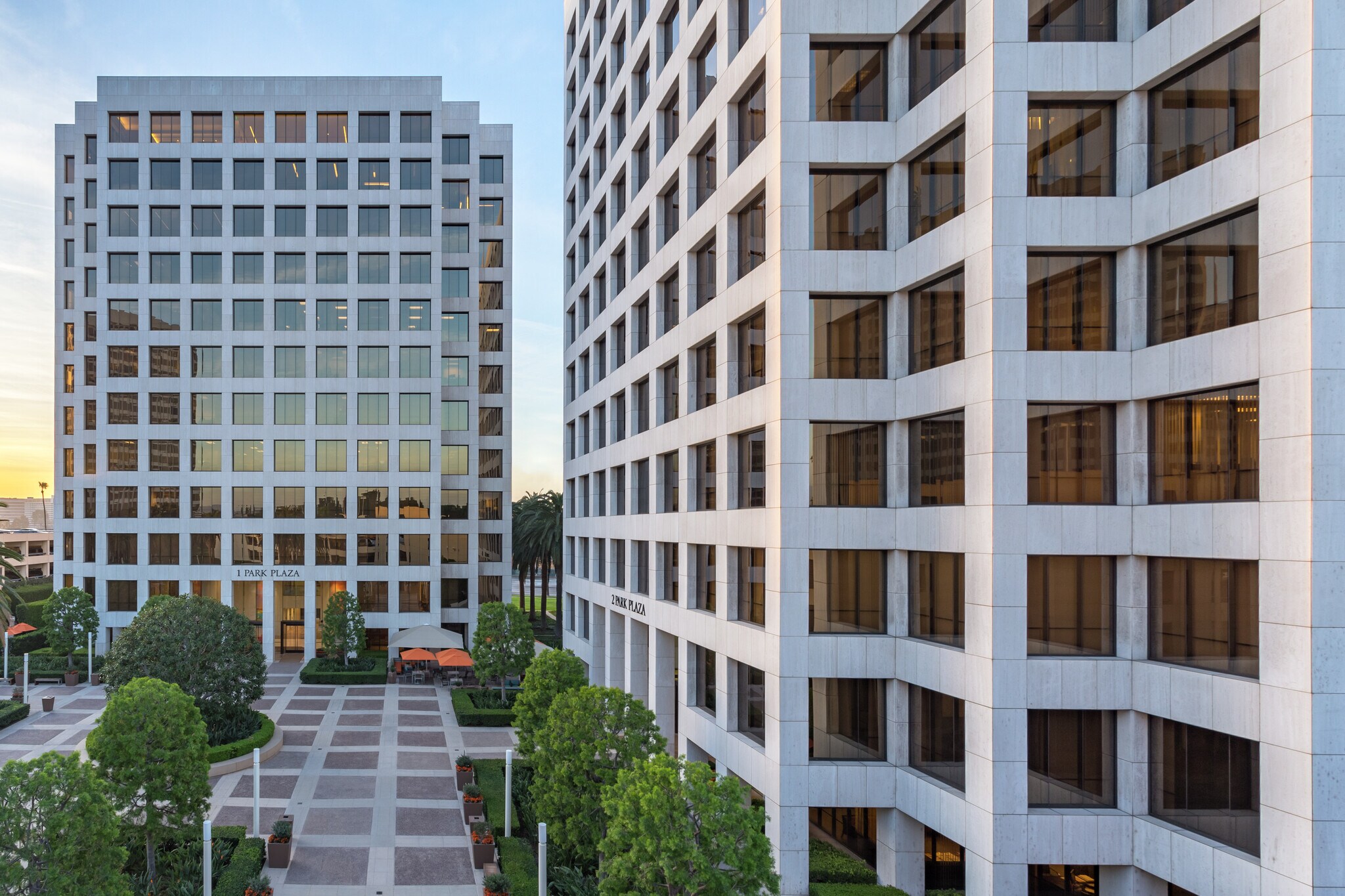 1 Park Plaza, Irvine, CA à louer Photo du bâtiment- Image 1 de 11