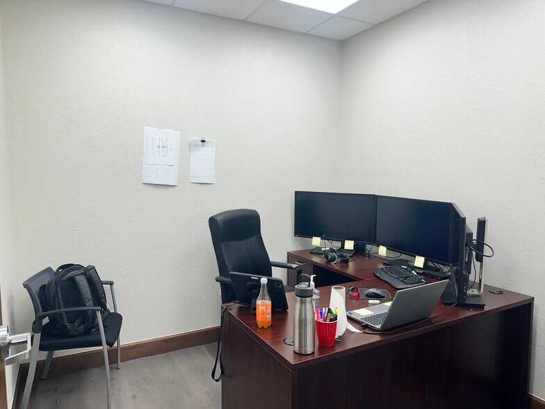 1645 NW 33rd St, Pompano Beach, FL à louer - Photo du bâtiment - Image 2 de 12