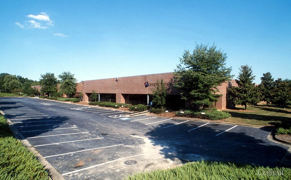 6090 Northbelt Pky, Norcross, GA à louer Photo du bâtiment- Image 1 de 2