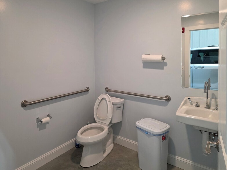 1332 Main St, Osterville, MA à louer - Photo du bâtiment - Image 2 de 8