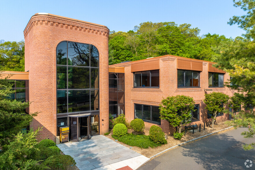 200 Pemberwick Rd, Greenwich, CT for lease - Primary Photo - Image 1 of 26