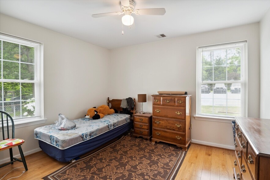 20 S Village Ave, Exton, PA à vendre - Photo du bâtiment - Image 2 de 62