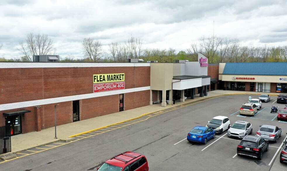 10411-10445 E Washington St, Indianapolis, IN à louer - Photo du bâtiment - Image 2 de 9