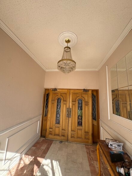5824 Doniphan Dr, El Paso, TX for sale - Interior Photo - Image 2 of 16