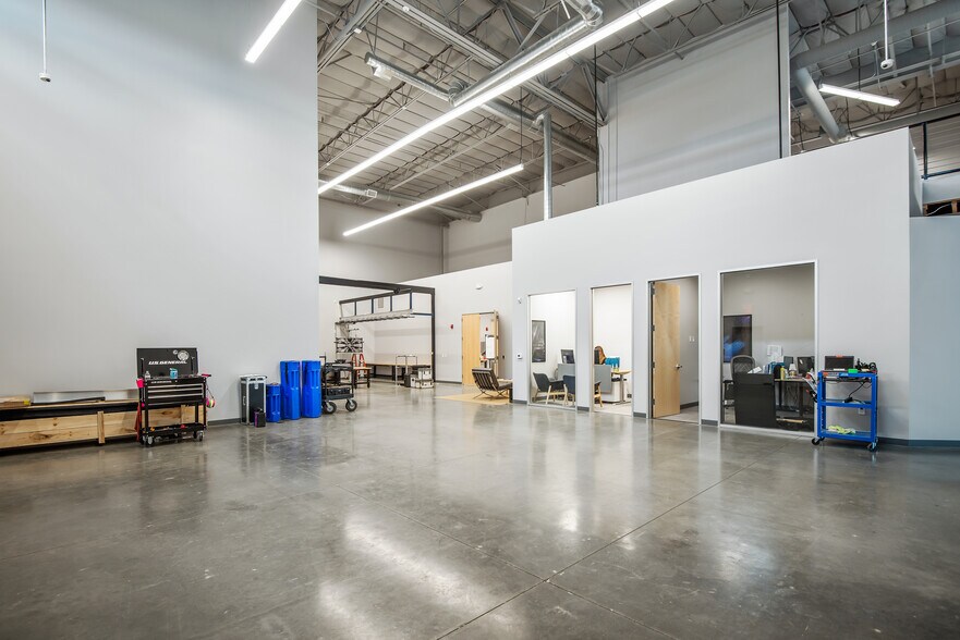 3700 Vanowen St, Burbank, CA à louer - Photo du bâtiment - Image 3 de 13