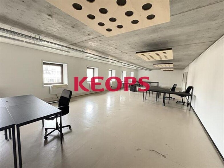 10 Place Alfonse Jourdain, Toulouse for sale - Interior Photo - Image 1 of 9