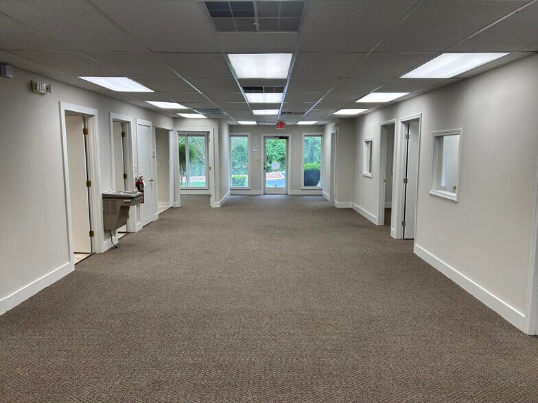 880 S Pleasantburg Dr, Greenville, SC for sale - Interior Photo - Image 2 of 4