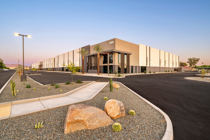 7501 E Redfield Rd, Scottsdale, AZ à louer - Photo du bâtiment - Image 2 de 7