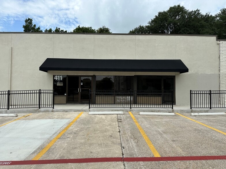 403 N Guadalupe St, San Marcos, TX à louer - Photo du bâtiment - Image 3 de 12