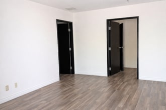 951-983 Meridian Ave, Alhambra, CA à louer Hall d’entrée- Image 2 de 11