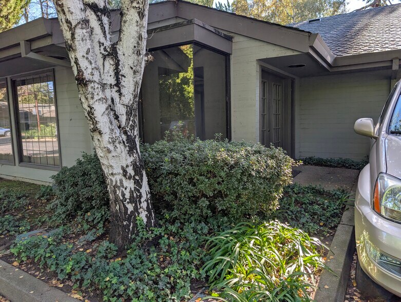 805 University Ave, Sacramento, CA à vendre - Photo du bâtiment - Image 2 de 8