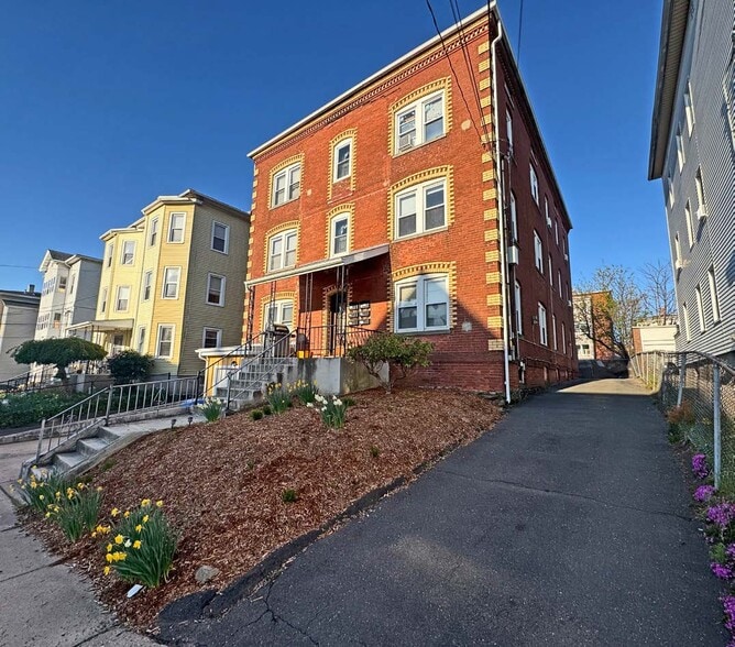 146-148 Grove St, New Britain, CT for sale - Building Photo - Image 2 of 12