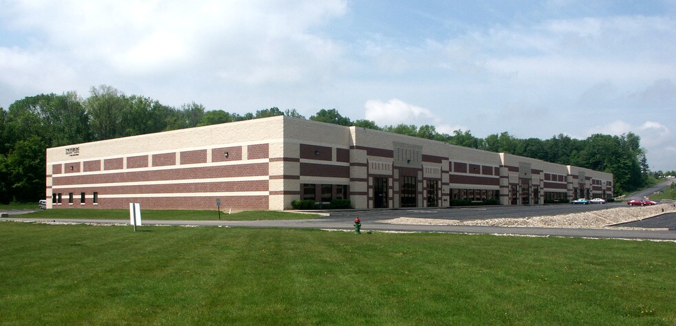 2479 Edison Blvd, Twinsburg, OH à louer - Photo du bâtiment - Image 3 de 9