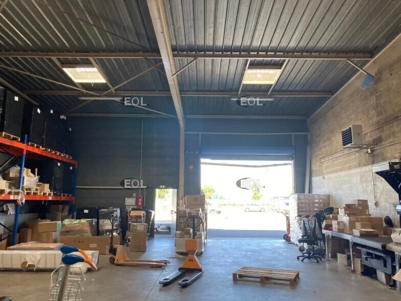 Flex dans Orly à louer - Photo du bâtiment - Image 2 de 5