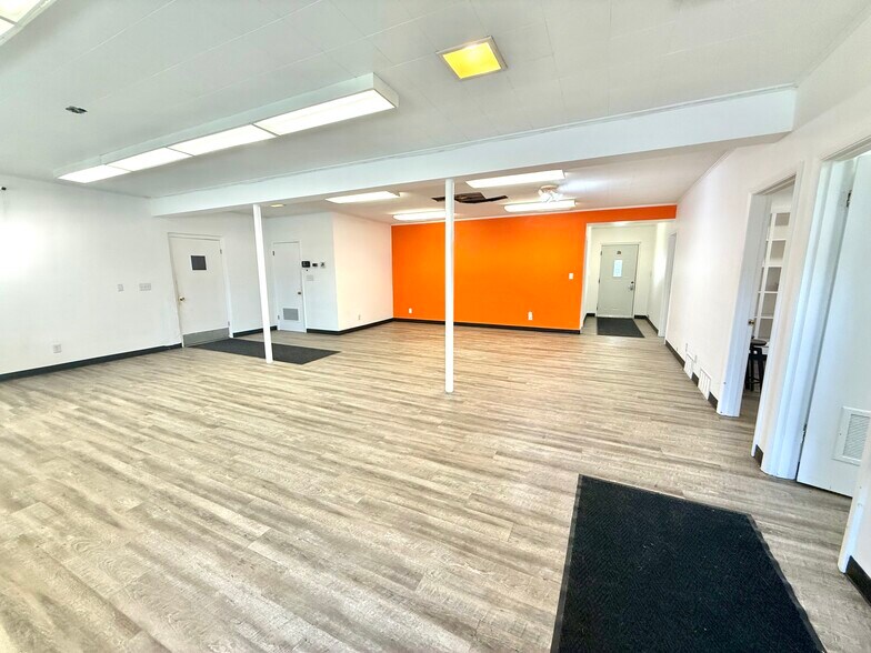 707 N Lumber St, Bloomington, IL à vendre - Photo du bâtiment - Image 3 de 17