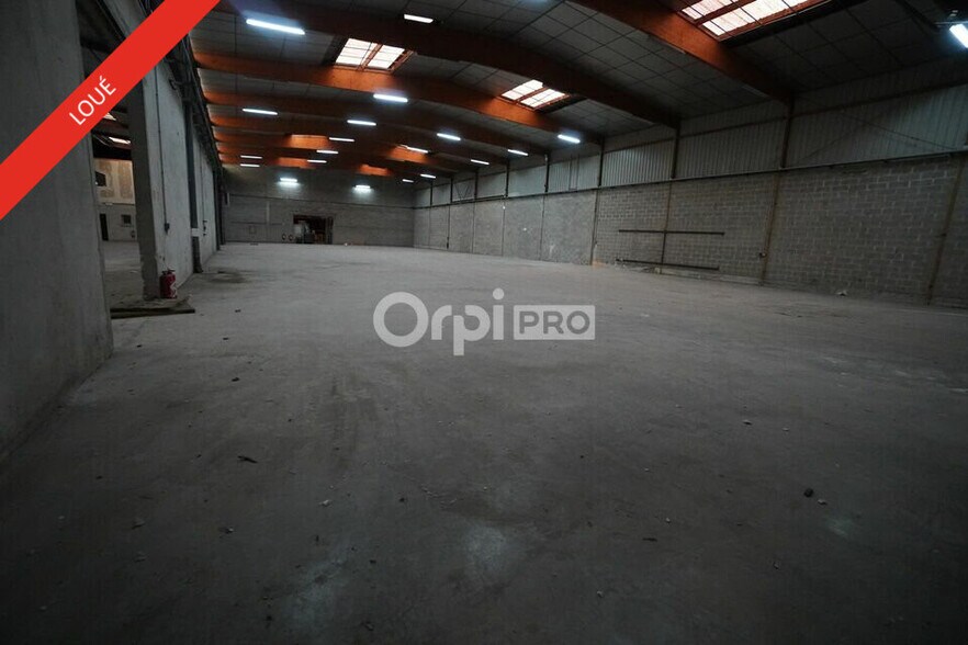 Industrial in Quetigny for lease - Interior Photo - Image 2 of 7