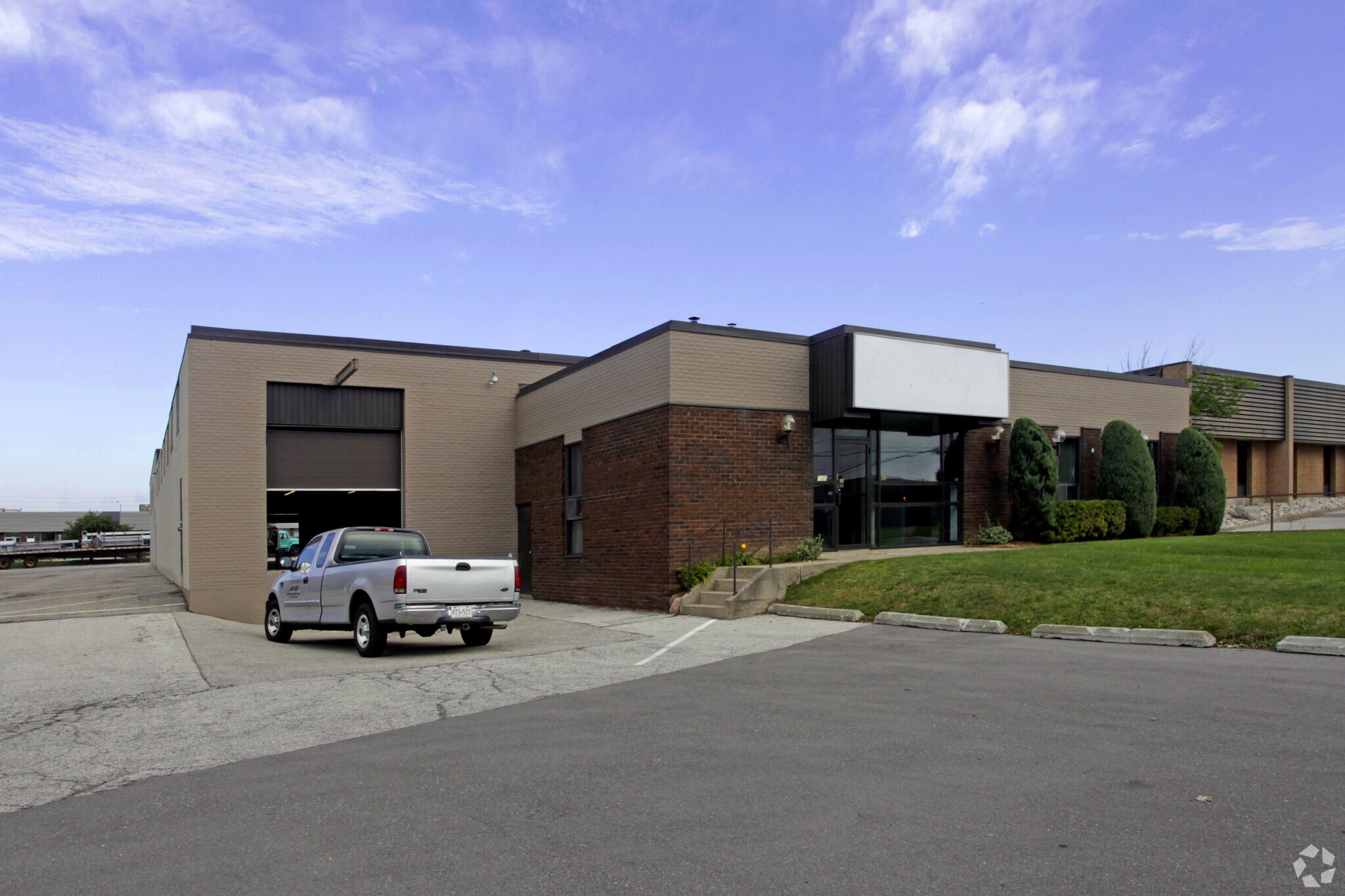 1305 Crestlawn Dr, Mississauga, ON for sale Primary Photo- Image 1 of 1