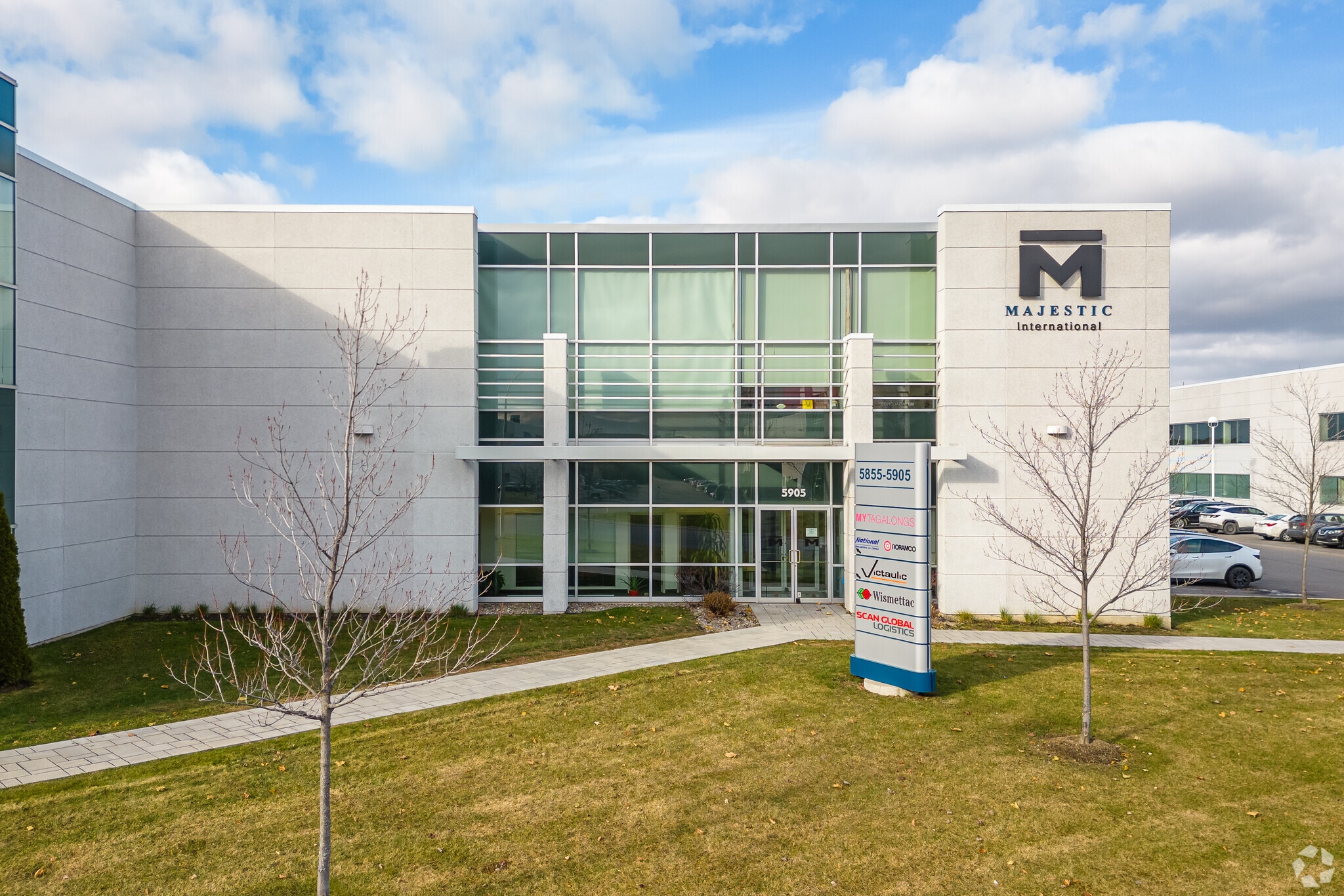 5855-5905 Rue Kieran, Montréal, QC for lease Primary Photo- Image 1 of 8
