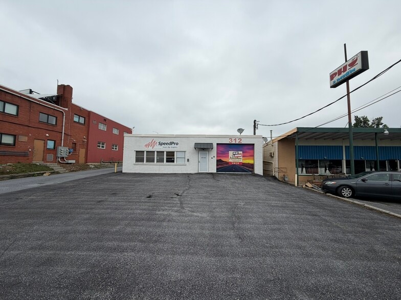312 S 10th St, Lemoyne, PA for lease - Building Photo - Image 2 of 8