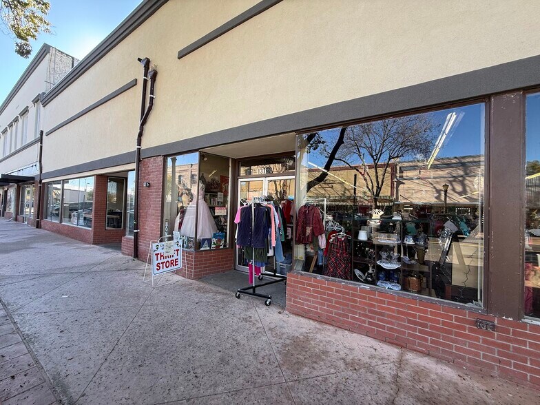 137 N L St, Dinuba, CA à vendre - Photo du bâtiment - Image 2 de 31