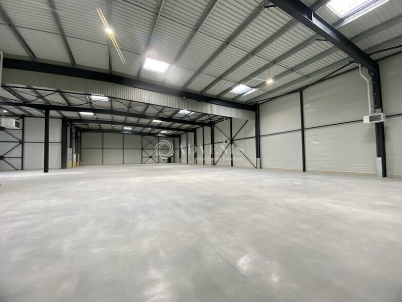 13 Avenue Roger Hennequin, Trappes for lease - Building Photo - Image 3 of 7