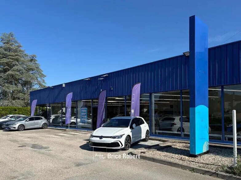 Local d'activités dans Ruy-Montceau à vendre - Photo du bâtiment - Image 2 de 7