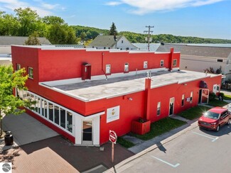 Plus de détails pour 180 S Benzie Blvd, Beulah, MI - Vente au détail à vendre