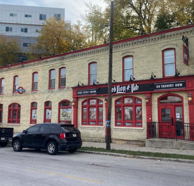Plus de détails pour 1850 N Water St, Milwaukee, WI - Commerce de détail à louer