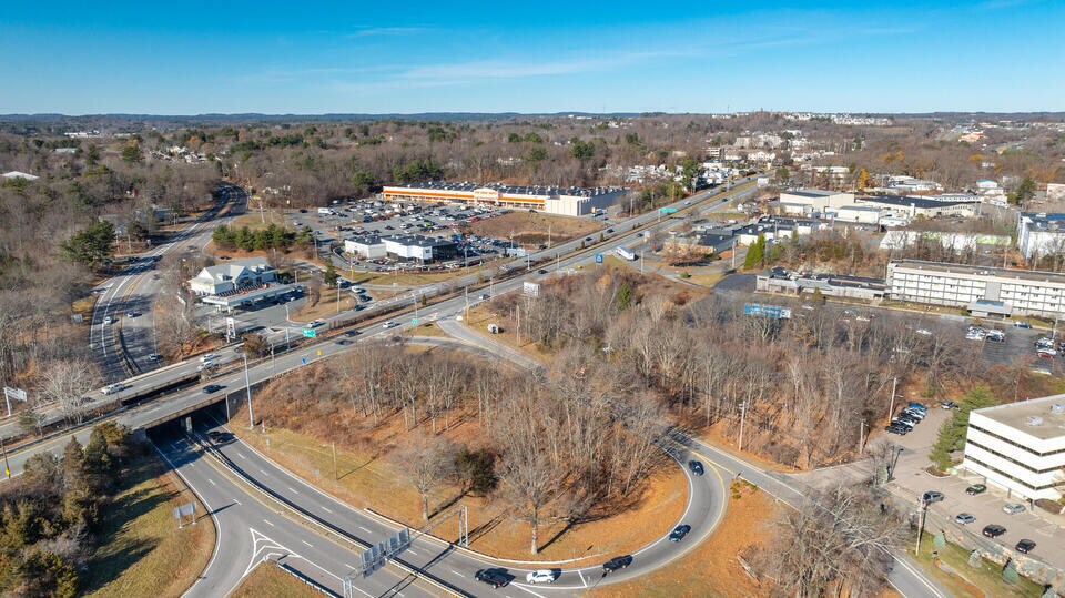249 Andover St, Danvers, MA à vendre - Photo du bâtiment - Image 3 de 7