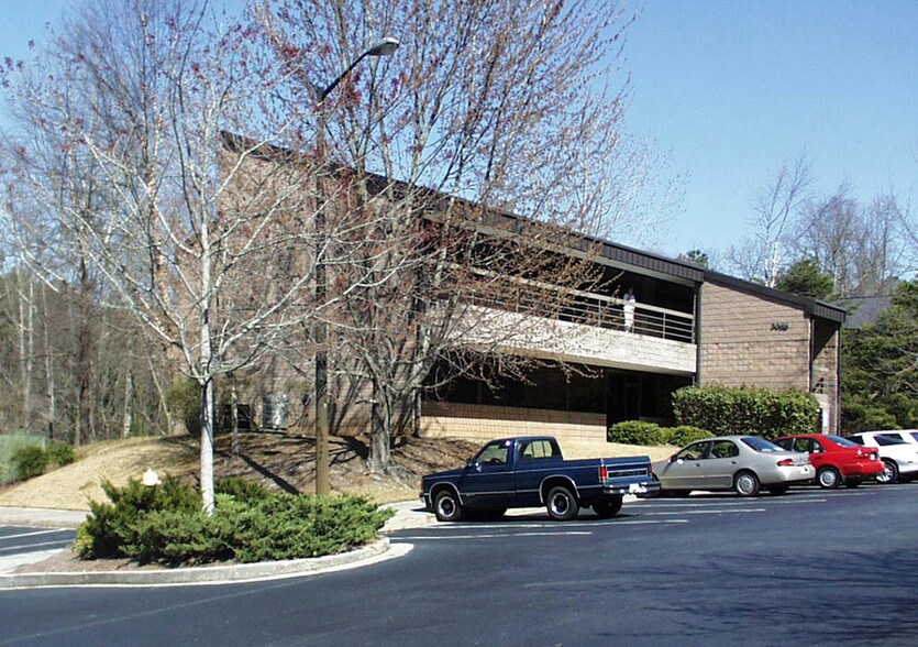 3088 Mercer University Dr, Chamblee, GA à vendre - Photo du bâtiment - Image 3 de 18