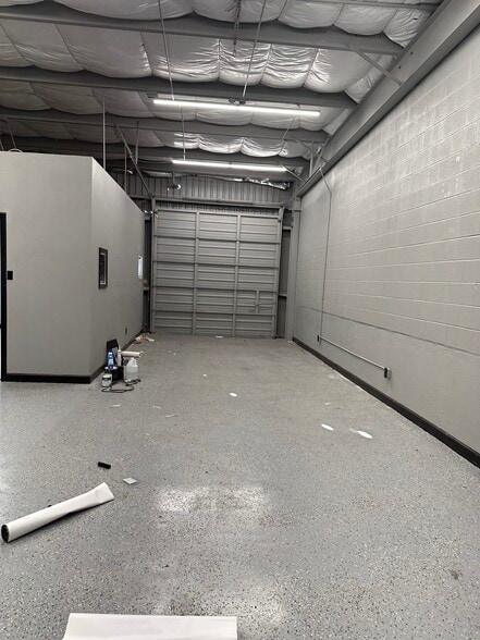 827-863 N IH 35, New Braunfels, TX for lease - Interior Photo - Image 3 of 5