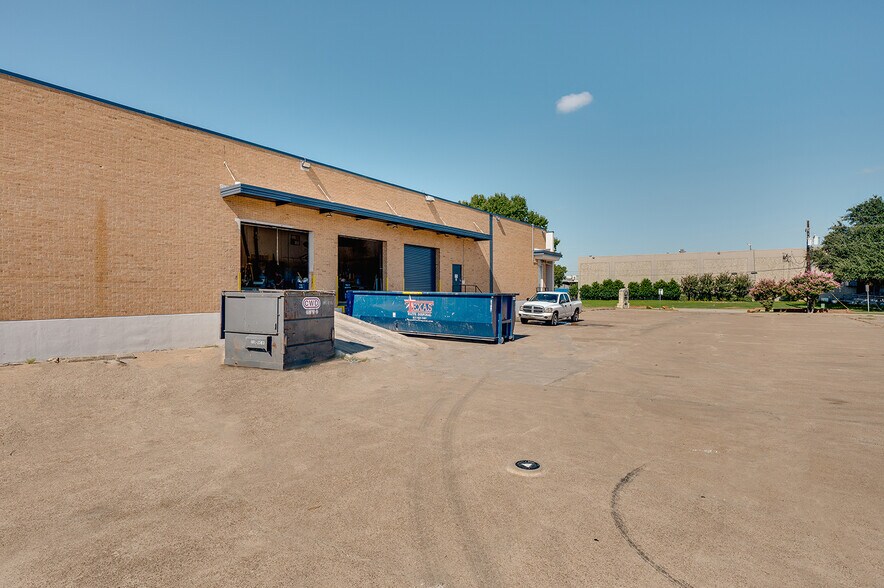 1262 Viceroy Dr, Dallas, TX for lease - Building Photo - Image 3 of 11