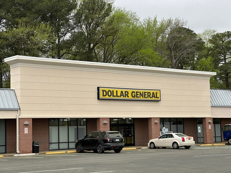 14501 Warwick Blvd, Newport News, VA à louer - Photo du bâtiment - Image 2 de 5