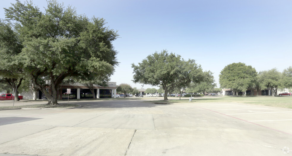 10610 Metric Dr, Dallas, TX for lease - Building Photo - Image 3 of 5