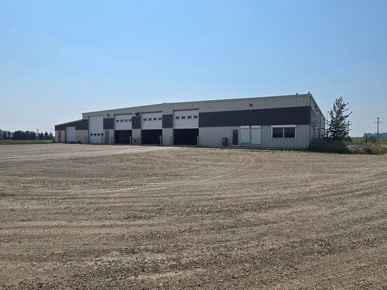28244 Hwy 590, Red Deer County, AB à vendre - Photo du bâtiment - Image 3 de 63