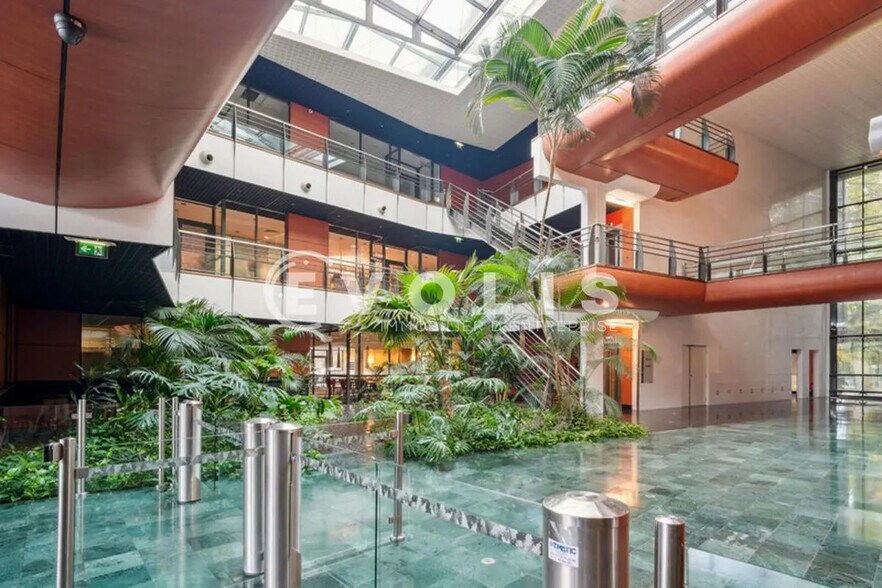 Bureau dans Rosny-sous-Bois à louer - Photo du bâtiment - Image 3 de 14