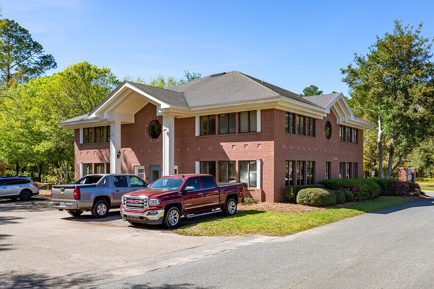 2707 Killarney Way, Tallahassee, FL à louer - Photo du bâtiment - Image 2 de 3