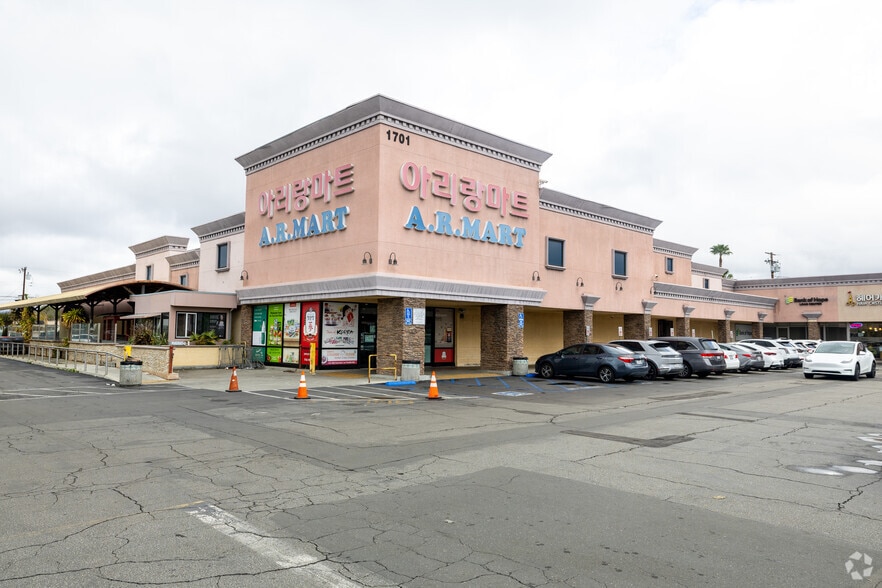 1645-1737 W Orangethorpe Ave, Fullerton, CA for lease - Primary Photo - Image 1 of 7