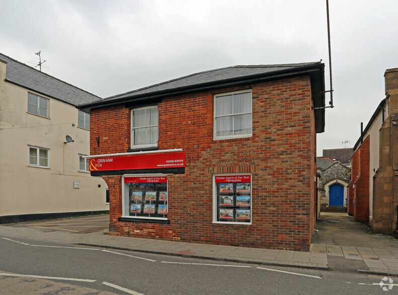 9 Winchester St, Whitchurch à vendre - Photo du bâtiment - Image 2 de 2