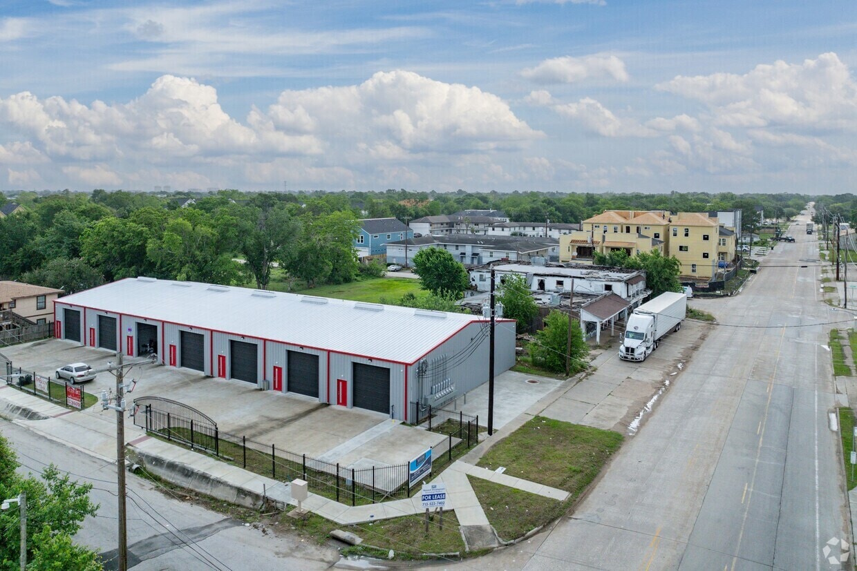 6821 Allegheny St, Houston, TX for lease Interior Photo- Image 1 of 8