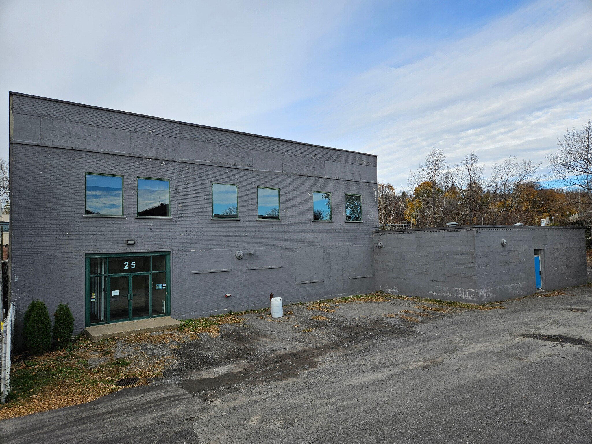 25 Rue Saint-Jacques, Montréal, QC à louer Photo du bâtiment- Image 1 de 10