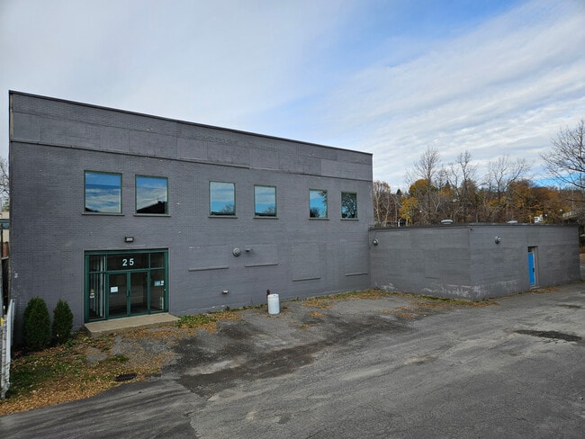 More details for 25 Rue Saint-Jacques, Montréal, QC - Industrial for Lease