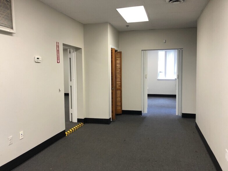 10 Willow St, Moonachie, NJ à vendre - Photo du bâtiment - Image 3 de 13