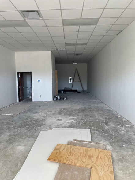 2531 W Ledbetter Dr, Dallas, TX à louer - Photo de construction - Image 3 de 5