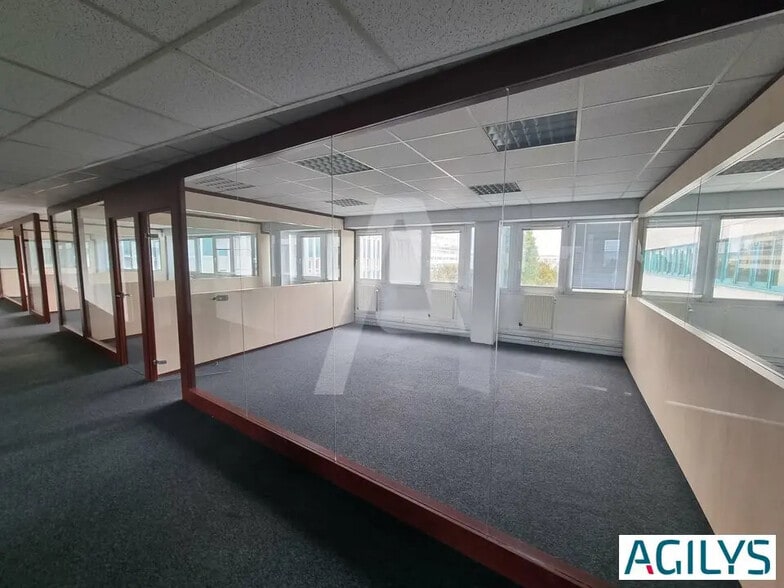 Office in Massy for lease - Interior Photo - Image 2 of 6
