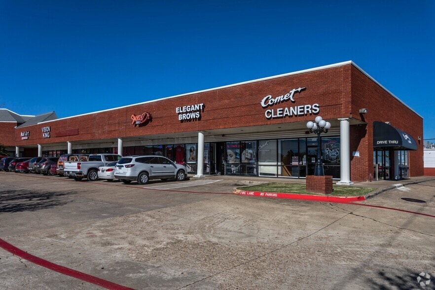 211-215 W Camp Wisdom Rd, Duncanville, TX for lease - Building Photo - Image 2 of 7