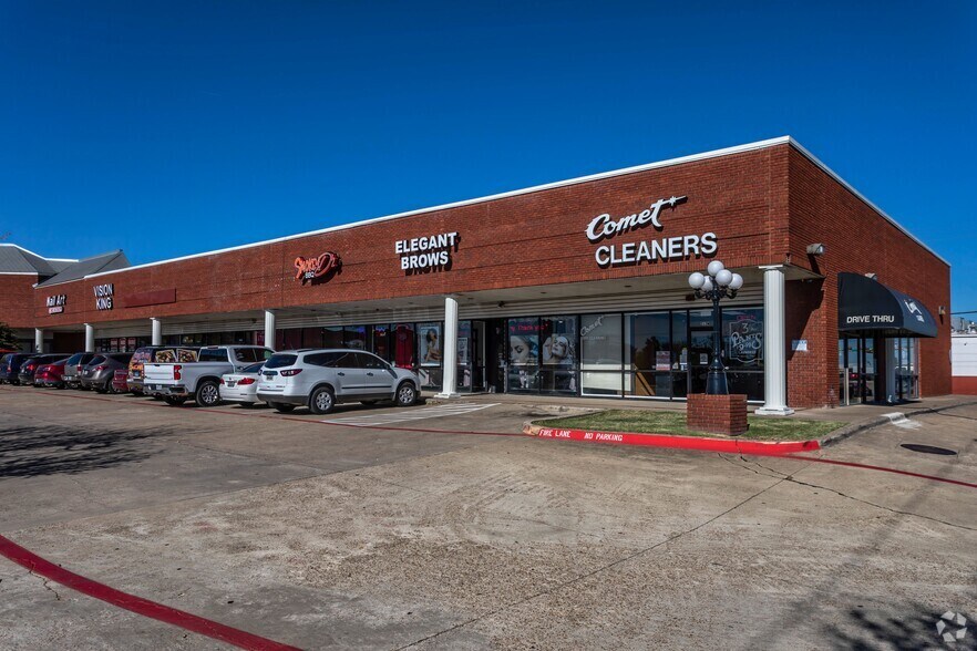 211-215 W Camp Wisdom Rd, Duncanville, TX à louer - Photo du bâtiment - Image 2 de 7