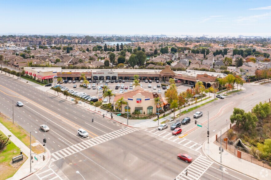 6200-6252 E Pacific Coast Hwy, Long Beach, CA à louer - Photo du bâtiment - Image 3 de 10